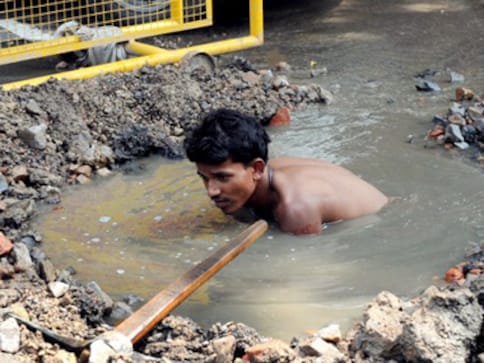 India's manual scavengers: Media must be used more effectively to spread awareness; popular faces should use influence for social cause India's manual scavengers: Media must be used more effectively to spread awareness; popular faces should use influence for social cause