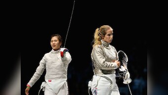 London 2012 fencing: Defending champ Zagunis stunned by Kim Jiyeon 