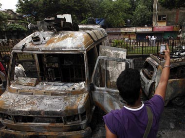 Mumbai riot: Teen who destroyed war memorial nabbed in Bihar Mumbai riot: Teen who destroyed war memorial nabbed in Bihar
