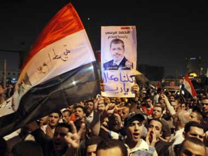 Egypt's military silently accepts Mursi's move