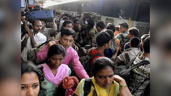 Hundreds from NE flee Pune, minister blames social media