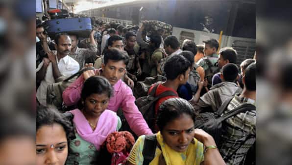 Hundreds from NE flee Pune, minister blames social media