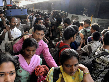 Hundreds from NE flee Pune, minister blames social media Hundreds from NE flee Pune, minister blames social media