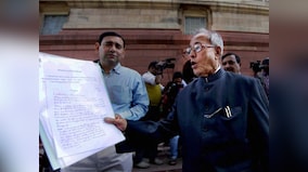 Manmohan delivers a quiet snub on Pranab complaint 