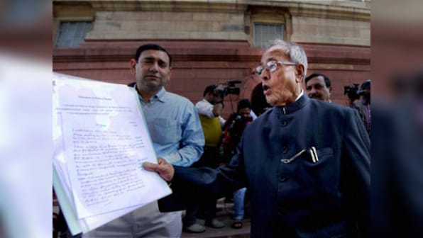 Manmohan delivers a quiet snub on Pranab complaint 