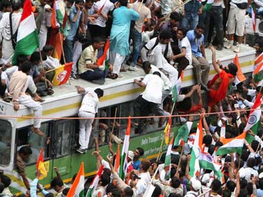 Live: Ramdev breaks fast, will leave to Haridwar Live: Ramdev breaks fast, will leave to Haridwar