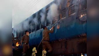 Fireworks in Tamil Nadu Express coach spread fire, say experts