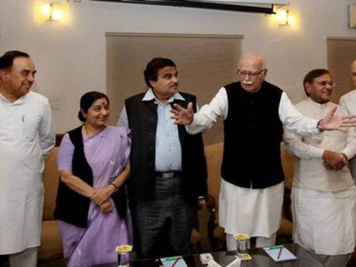 As V-P swearing in proceeds, Advani moves up the rows