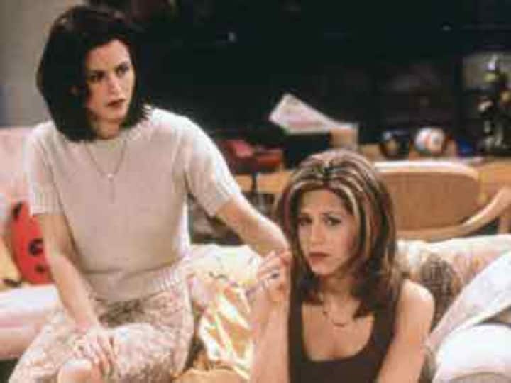 Jennifer Aniston meets Friends co-star Courteney Cox
