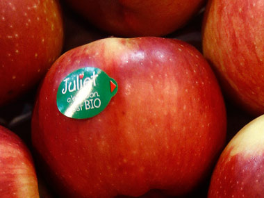 Apple peels can save you from high blood pressure Apple peels can save you from high blood pressure