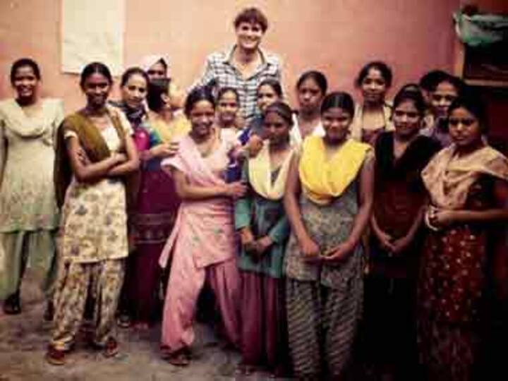 Spotted: Ashton Kutcher shooting for Steve Jobs biopic in Delhi Spotted: Ashton Kutcher shooting for Steve Jobs biopic in Delhi