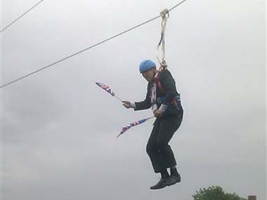 London mayor left hanging in mid-air amidst Olympics London mayor left hanging in mid-air amidst Olympics
