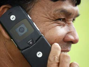 Now, charge cellphones with a bacteria-eating virus Now, charge cellphones with a bacteria-eating virus