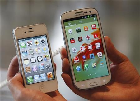 Apple triumphs over Samsung in landmark patent case Apple triumphs over Samsung in landmark patent case