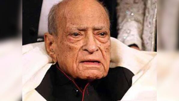 Hangal cremated, Bollywood biggies miss his funeral