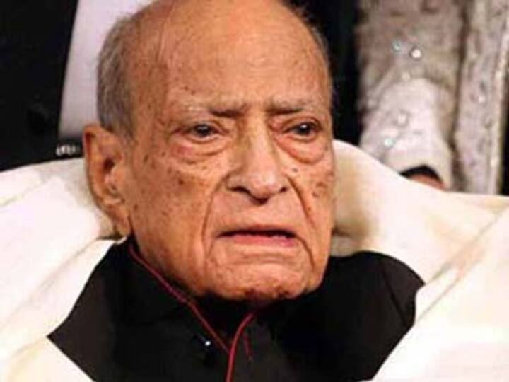 Hangal cremated, Bollywood biggies miss his funeral