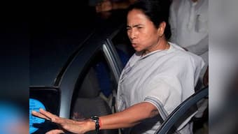 Antony meets Mamata to convince on FDI in retail