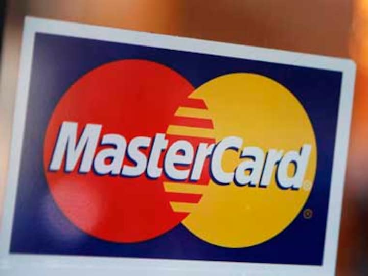 Payment firms can process transactions abroad, but must store data only in India, says RBI