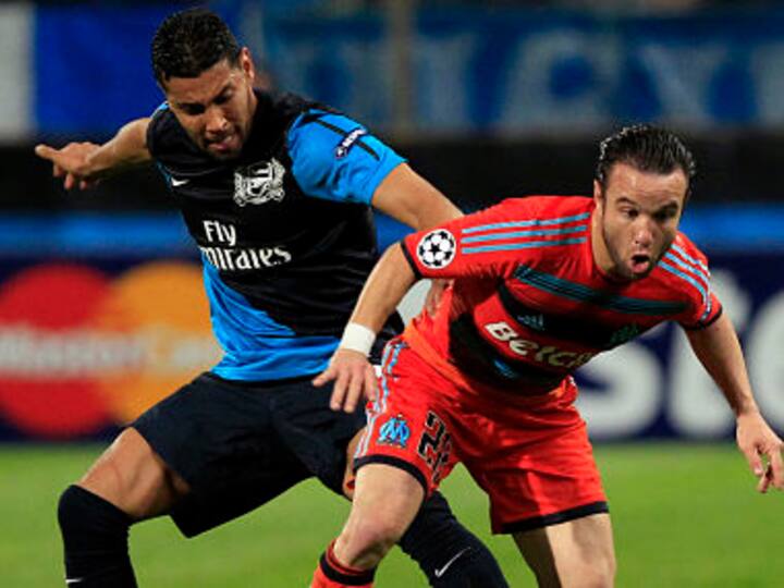 Arsenal's Santos arrested for trying to avoid police