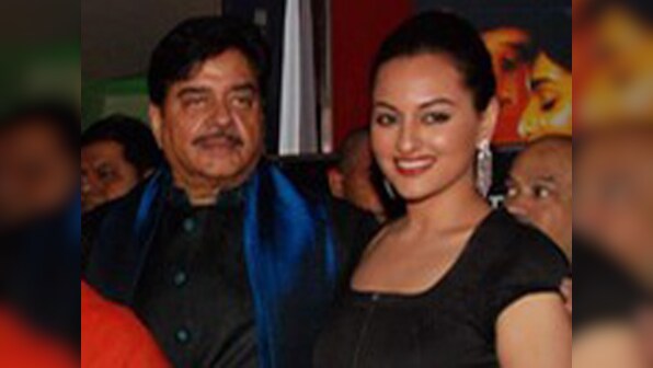 Shatrughan's first public outing with Sonakshi post-surgery 