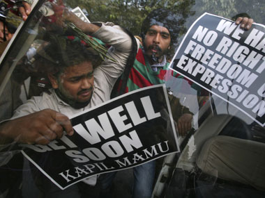 Why media should fight govt's social media censorship Why media should fight govt's social media censorship