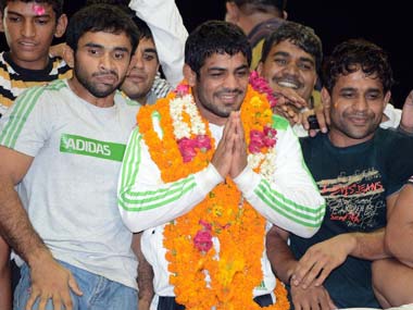 Mary Kom, Sushil, Yogeshwar arrive to heroes' welcome Mary Kom, Sushil, Yogeshwar arrive to heroes' welcome