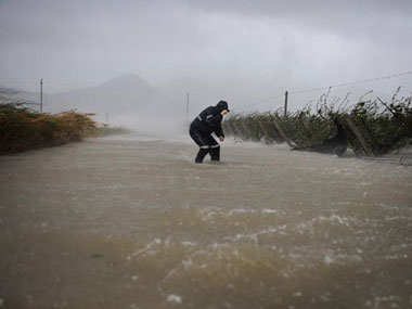Typhoon washes away roads, cuts power in East China Typhoon washes away roads, cuts power in East China