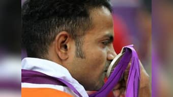 Antony awards Rs 30 lakh to silver medallist Vijay Kumar