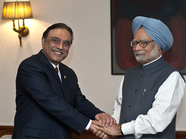 PM talks 26/11, terror with Zardari at NAM PM talks 26/11, terror with Zardari at NAM
