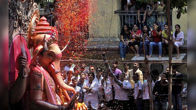 Images: Mumbai bids a colourful adieu to Lord Ganesh – Firstpost