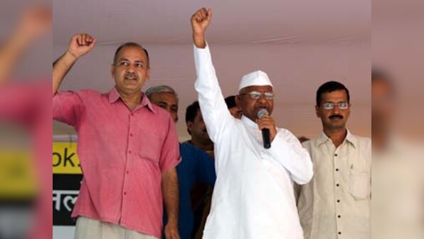 Anna takes on Kejriwal, says he never wanted a party