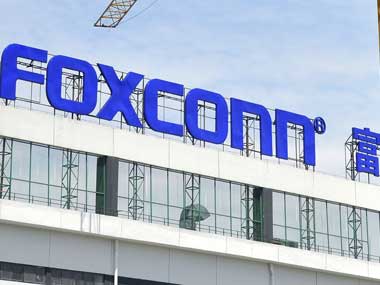 40 workers injured in riots; Foxconn to close China plant 40 workers injured in riots; Foxconn to close China plant