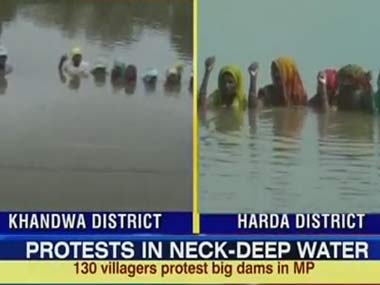 MP villagers stand in neck-deep water to protest against dam MP villagers stand in neck-deep water to protest against dam