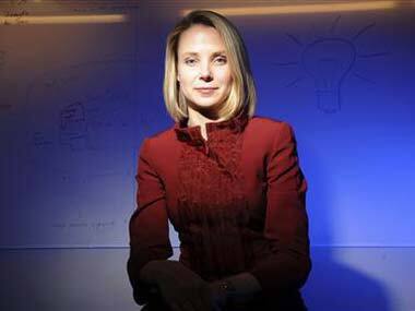 Mayer rejigs top management, replaces Yahoo CFO 