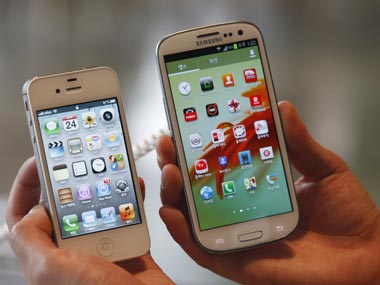For the first time ever, Galaxy S III outsells iPhone 4S in US  For the first time ever, Galaxy S III outsells iPhone 4S in US