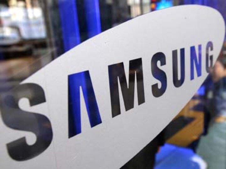 Samsung threatened to strand two Indian bloggers in Berlin? 