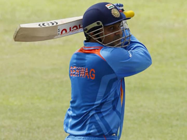 Aus vs Ind: Sehwag never out of form, says Hussey Aus vs Ind: Sehwag never out of form, says Hussey