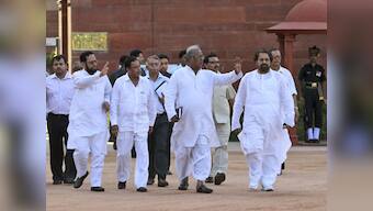 News Wrap: TMC snaps ties with UPA; Rupee goes up