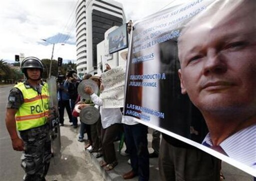 Britain's Hague urges Ecuador to resume Assange talks quickly Britain's Hague urges Ecuador to resume Assange talks quickly