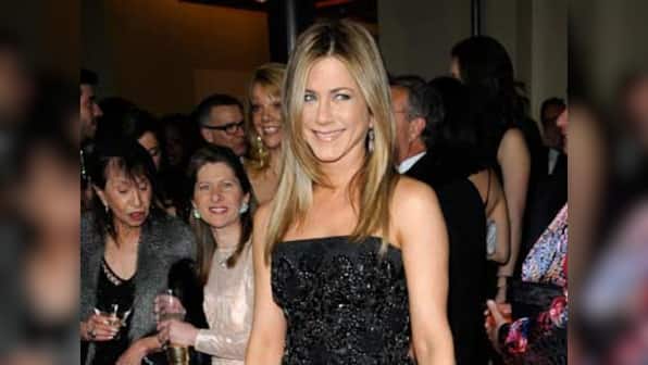 Jennifer Aniston pregnant! Well, at least in a commercial 