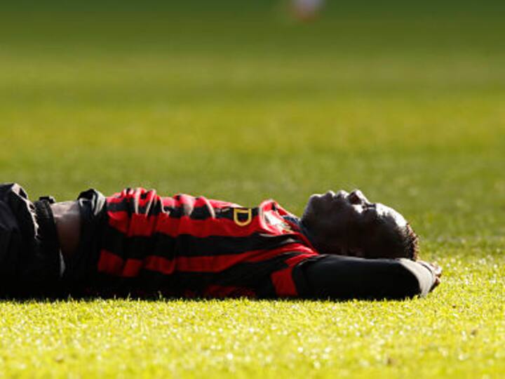 Balotelli undergoes successful eye-surgery