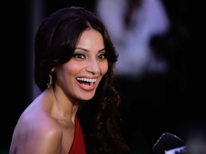 Bipasha Basu admitted to hospital for fever