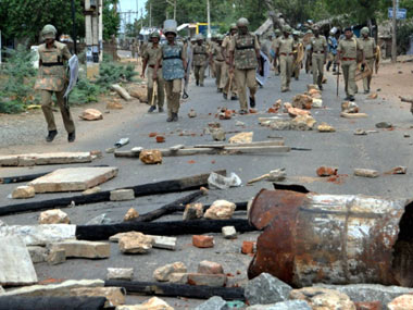 Kudankulam protesters were violent: Police tells Madras HC Kudankulam protesters were violent: Police tells Madras HC