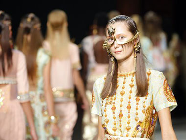 Manish Arora's Paris Fashion Week collection a homage to India Manish Arora's Paris Fashion Week collection a homage to India