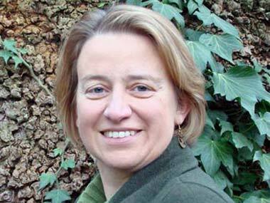 Former Guardian editor is UK's Green Party leader