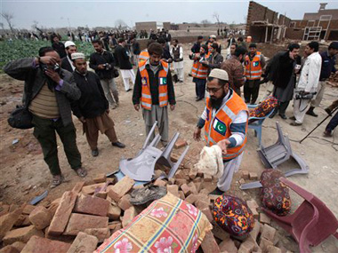 14 killed in Pakistan bombing 14 killed in Pakistan bombing