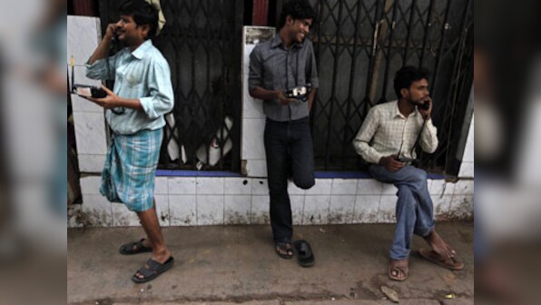 DoT backs dual-tech licences of Tata Tele and RCom in SC
