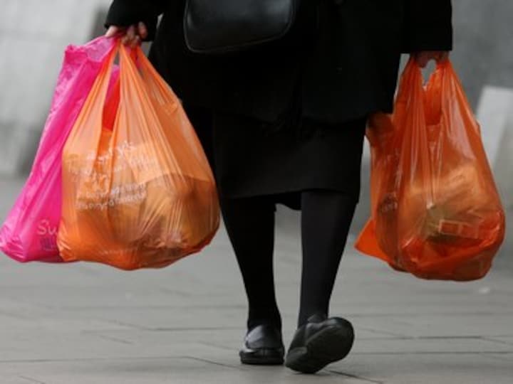 Delhi government to impose ban on plastic bags