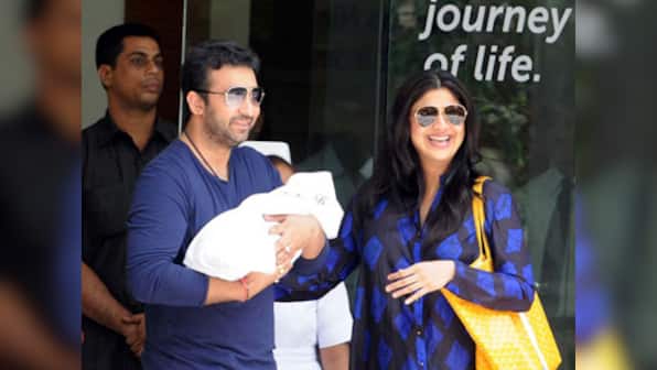 Hot mommy Shilpa Shetty takes a break from movies