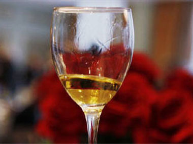 Red wine controls high blood pressure (conditions apply) Red wine controls high blood pressure (conditions apply)